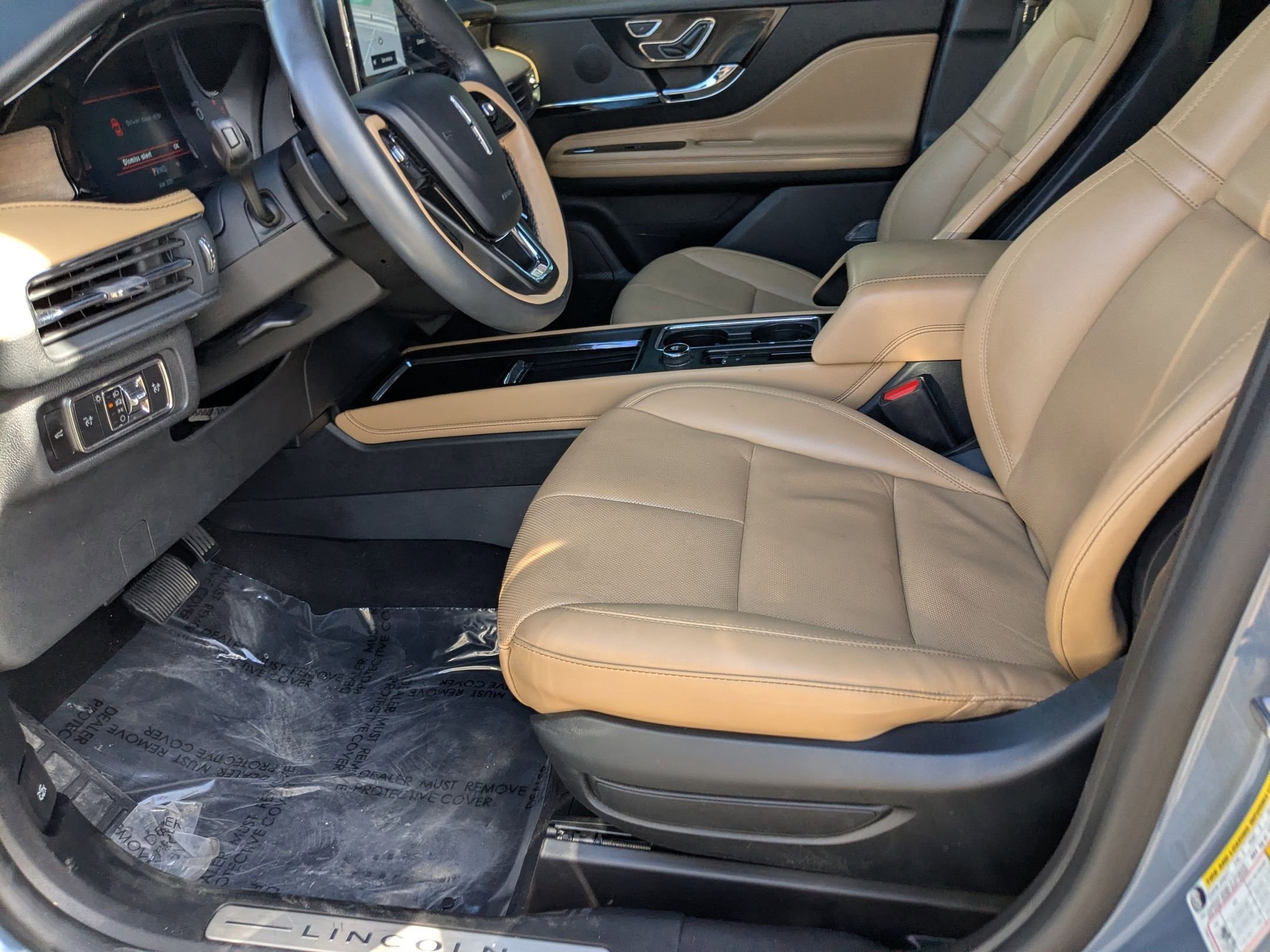 Used 2023 Lincoln Corsair Reserve w/ Jet Appearance Package image 9