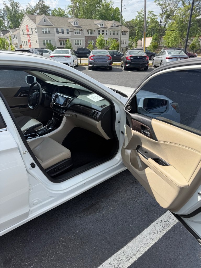 Used 2017 Honda Accord EX-L image 18