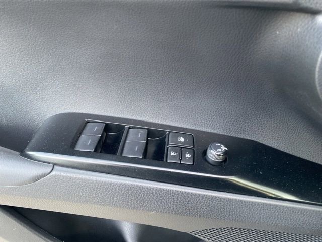 Used 2025 Toyota Camry SE w/ Convenience Package image 18