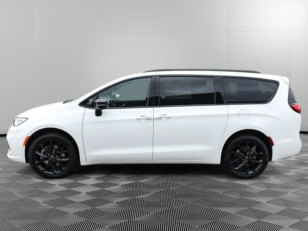 New 2026 Chrysler Pacifica Select w/ S Appearance Package AWD/4WD image 3