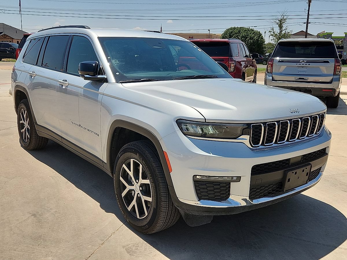 Used 2025 Jeep Grand Cherokee L Limited RWD image 4