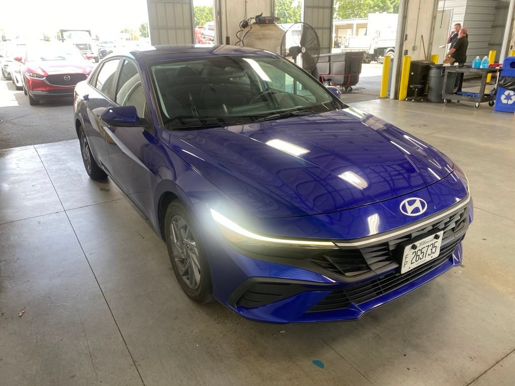 Used 2024 Hyundai Elantra SEL FWD image 1