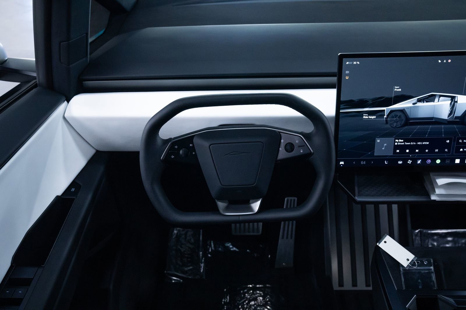 Used 2024 Tesla Cybertruck AWD Crew Cab image 12