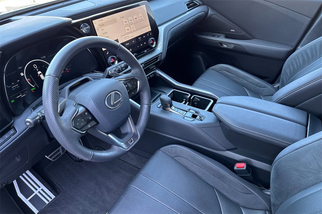 Used 2024 Lexus TX 500h AWD image 10