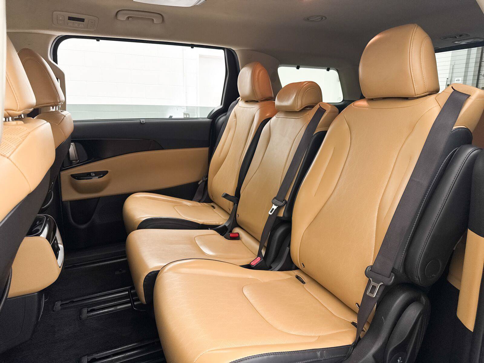 Used 2023 Kia Carnival EX FWD image 27