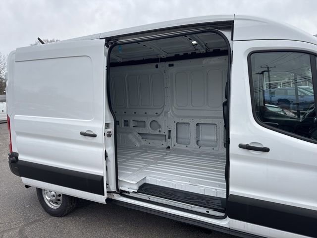 Used 2024 Ford Transit 250 148 Medium Roof Extended AWD image 18