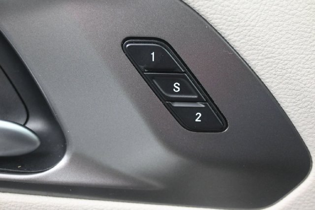 Used 2024 Chrysler Pacifica Touring-L FWD image 24