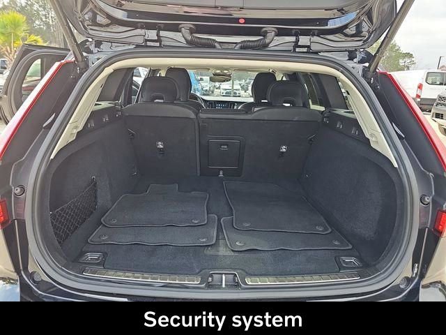 Used 2025 Volvo V60 B5 Cross Country Plus image 19