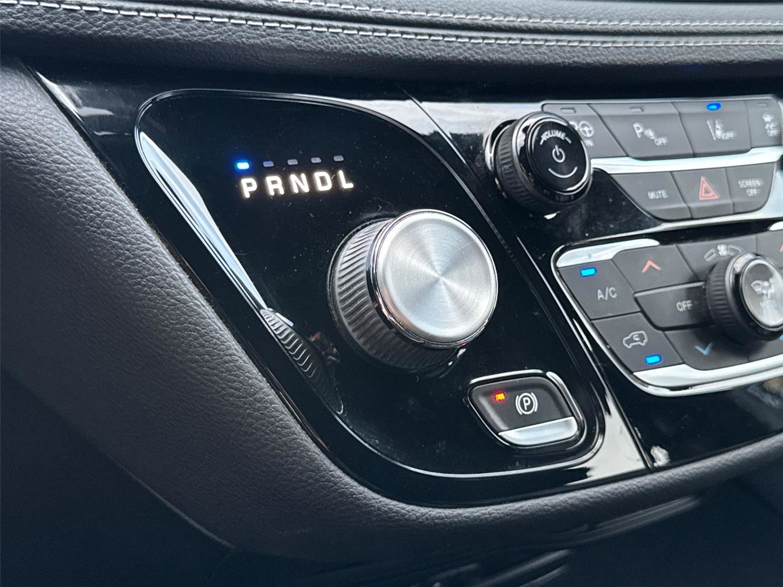 Used 2020 Chrysler Pacifica Limited w/ Advanced Safetytec Group image 28