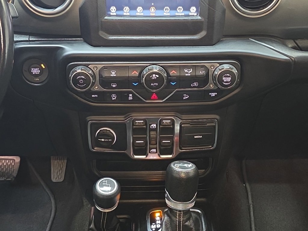 Used 2019 Jeep Wrangler Unlimited Sahara image 23