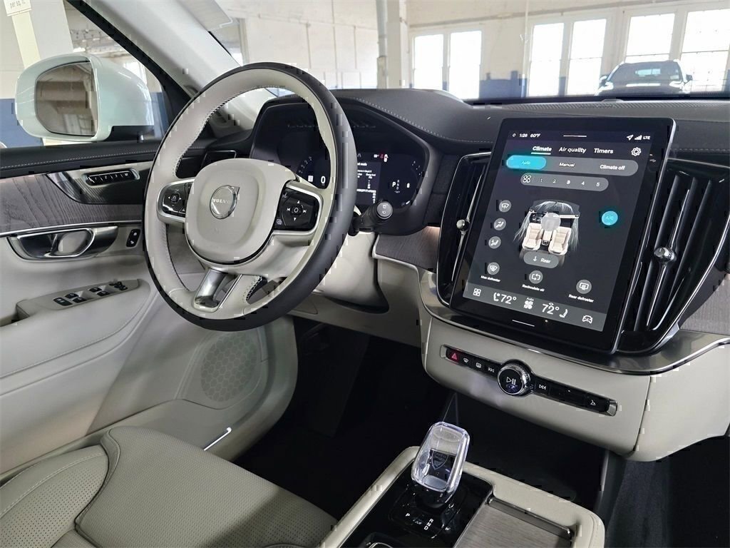 New 2026 Volvo XC90 B6 Ultra w/ Protection Package image 18