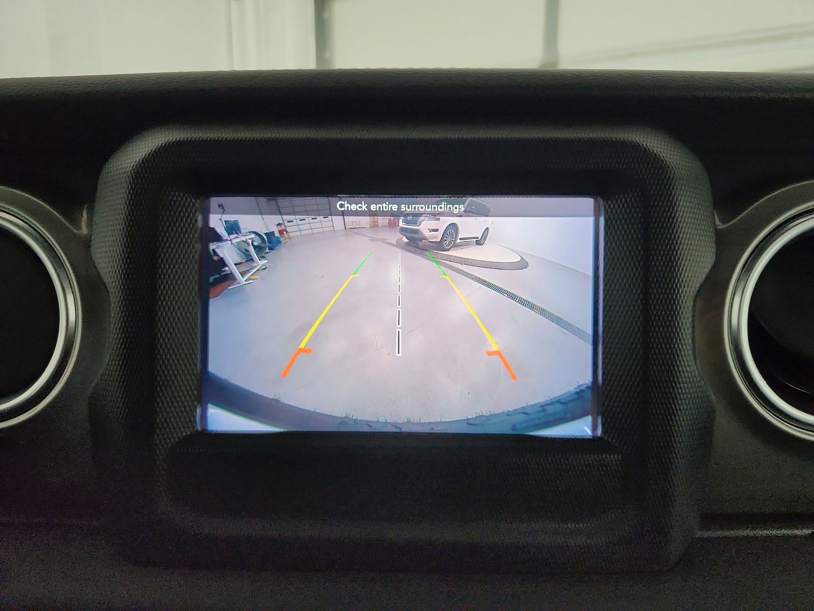 Used 2018 Jeep Wrangler Unlimited Sahara image 24