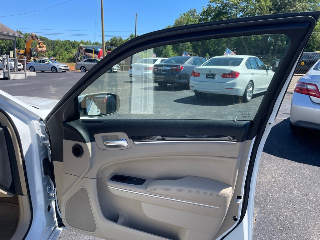 Used 2013 Chrysler 300 RWD image 20