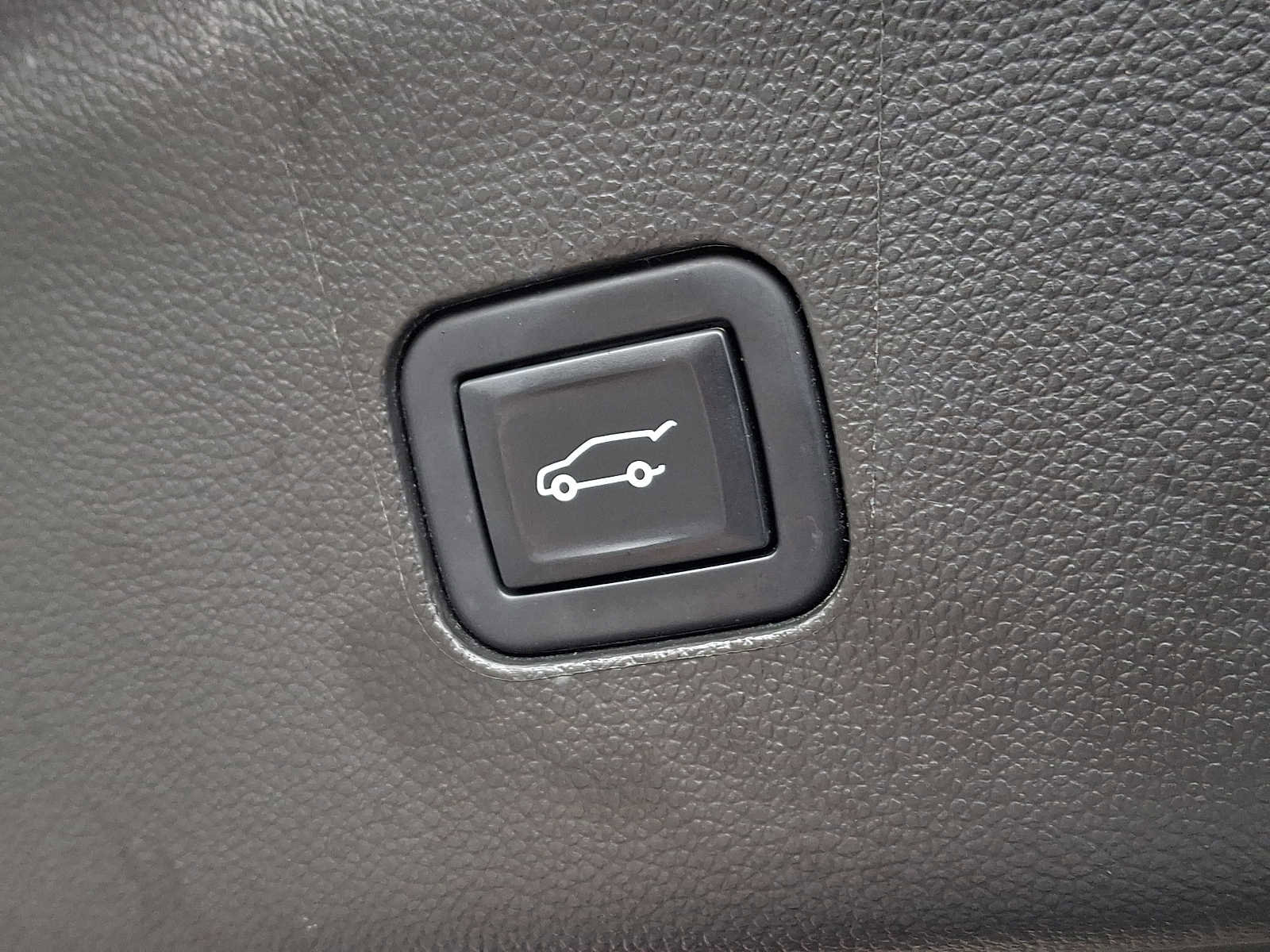 Certified 2022 Buick Enclave Premium w/ Surround and Sites Package image 37