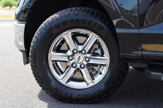 Used 2025 Ford F150 XLT w/ Equipment Group 301A Standard AWD/4WD image 2