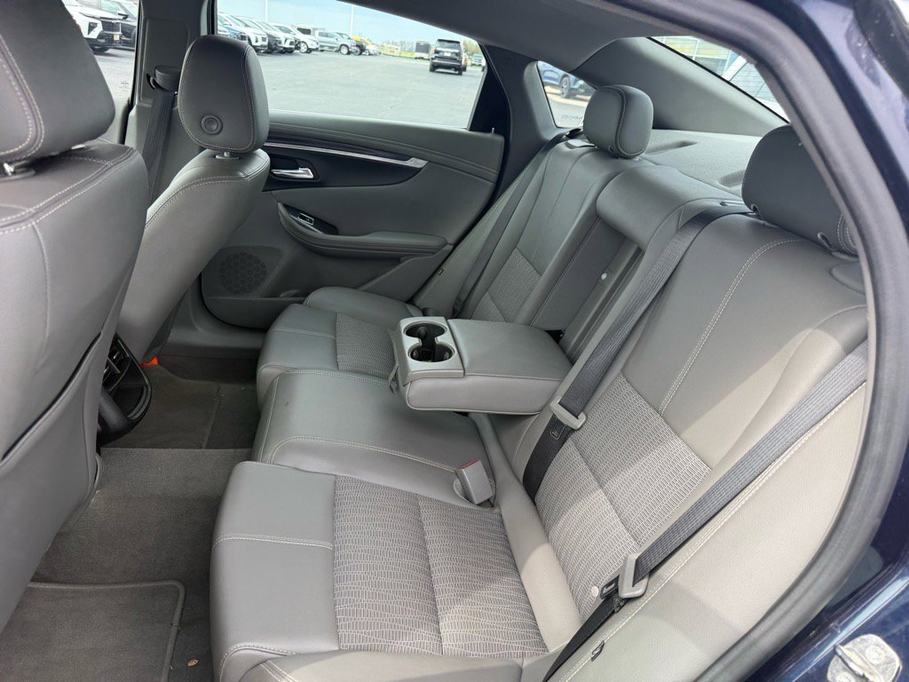 Used 2017 Chevrolet Impala LT image 10