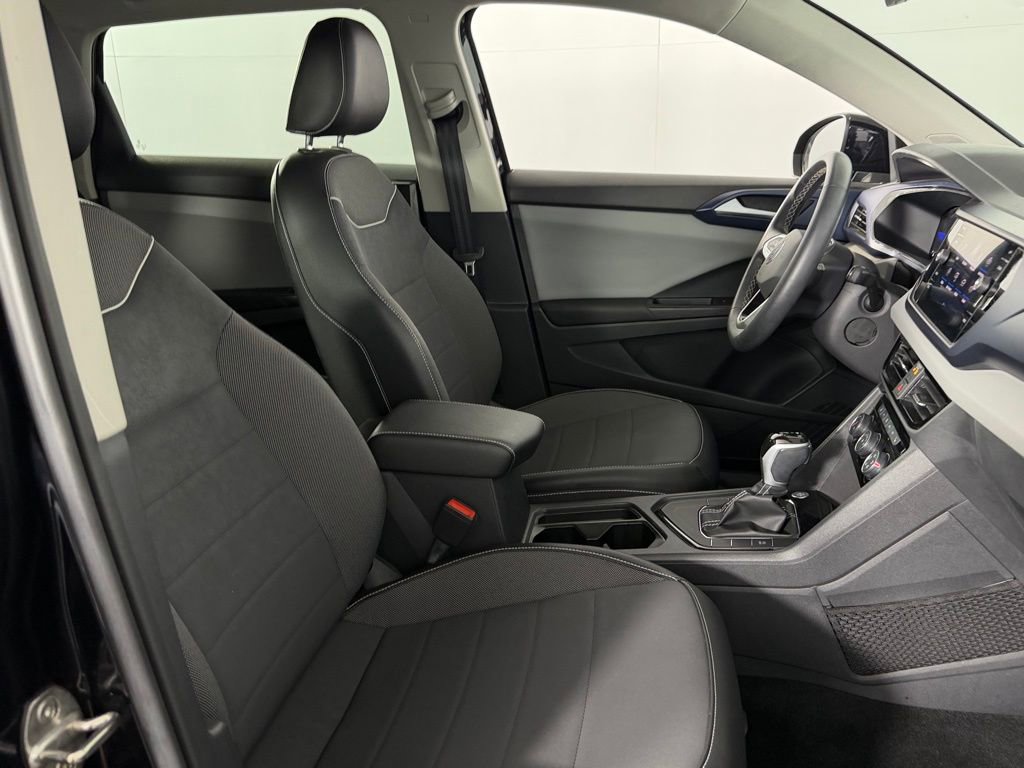 Used 2023 Volkswagen Taos SE w/ Black Wheel Package image 31