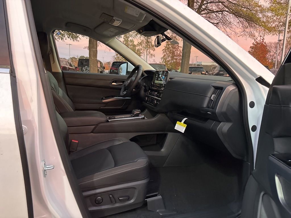 New 2025 Nissan Pathfinder SL image 20