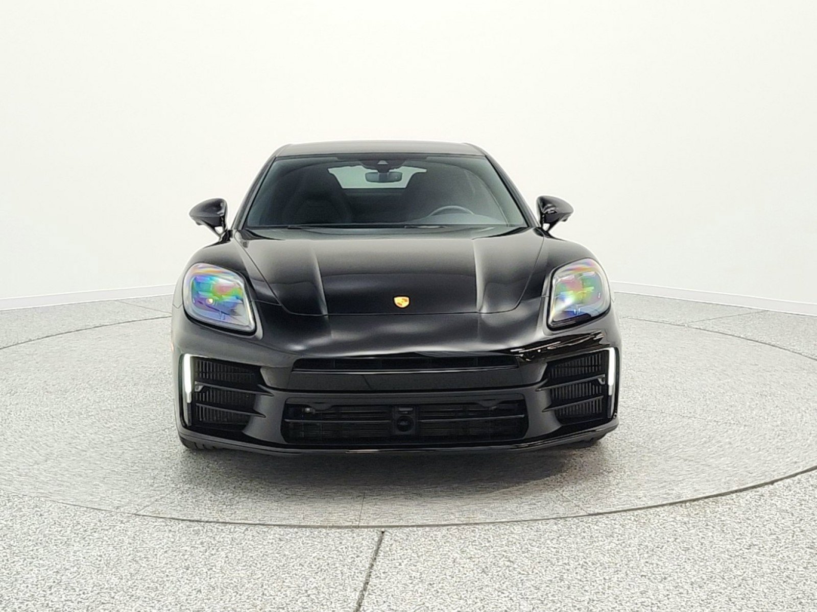 Used 2025 Porsche Panamera image 2
