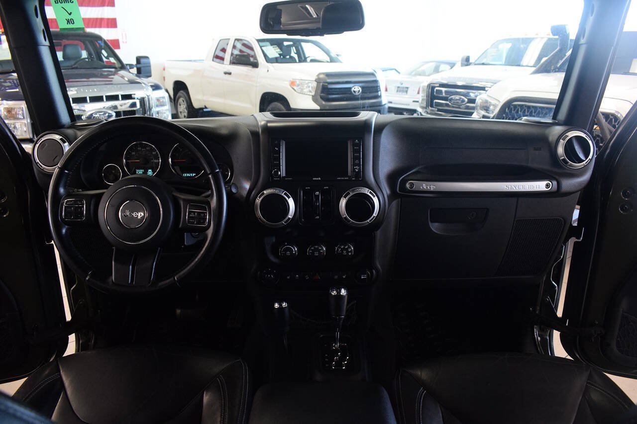 Used 2015 Jeep Wrangler Unlimited Sahara w/ Dual Top Group AWD/4WD image 44