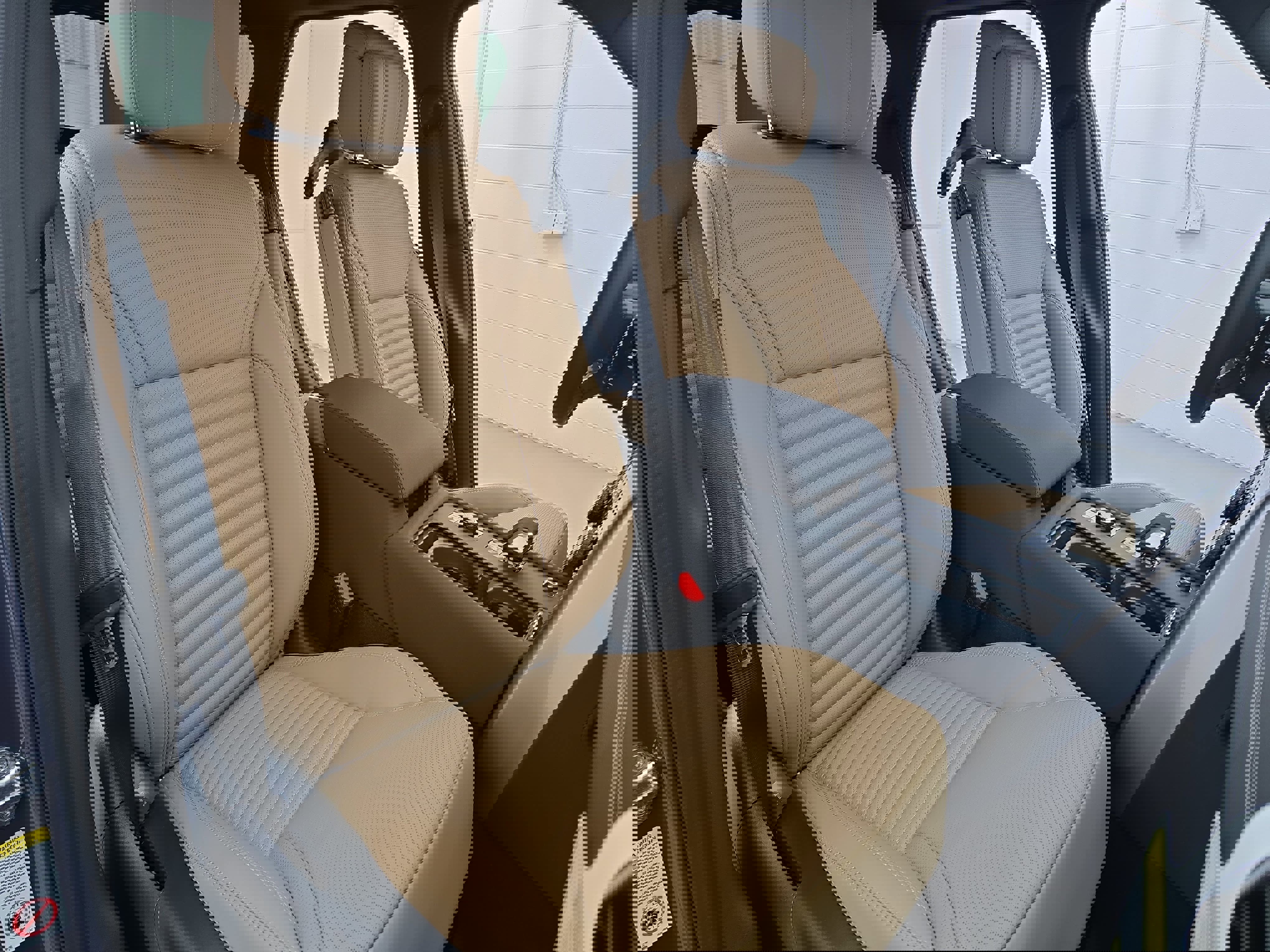 New 2026 Land Rover Discovery Dynamic SE image 10