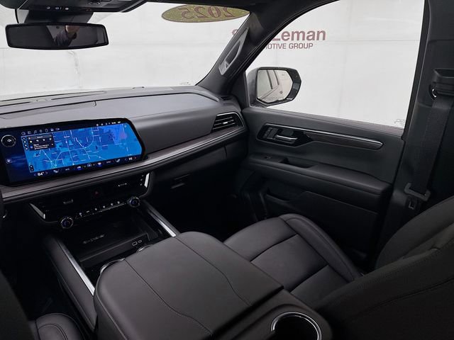 Used 2025 Chevrolet Suburban Z71 w/ Comfort Package image 28