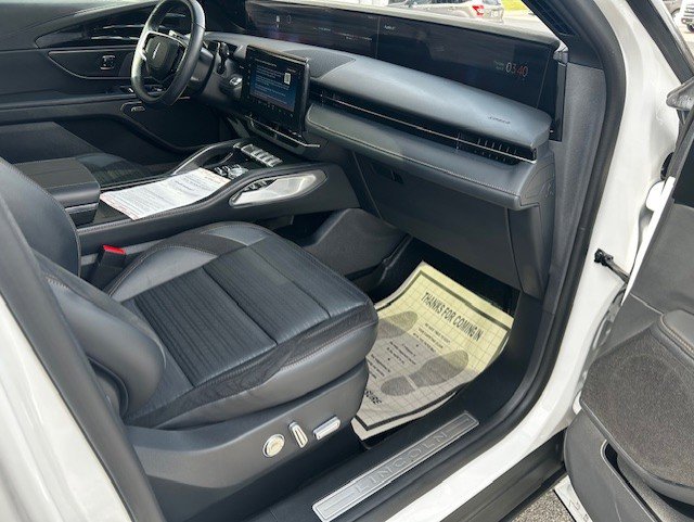 Used 2024 Lincoln Nautilus Reserve w/ Equipment Group 202A image 12