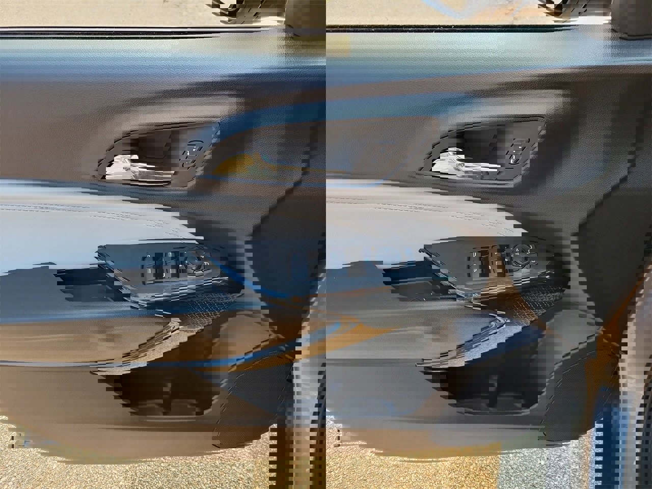 Used 2025 Chevrolet Trax LT w/ LT Convenience Package image 13