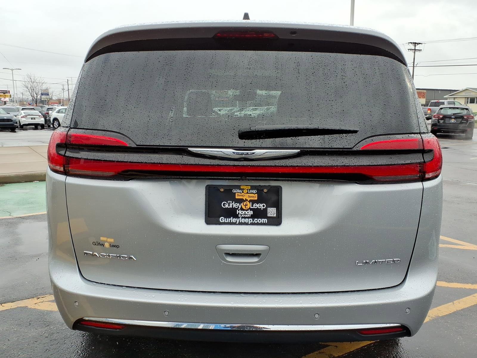 Used 2024 Chrysler Pacifica Limited image 11