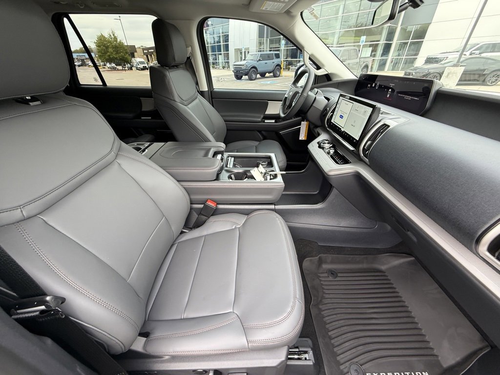 New 2025 Ford Expedition Max Active image 10