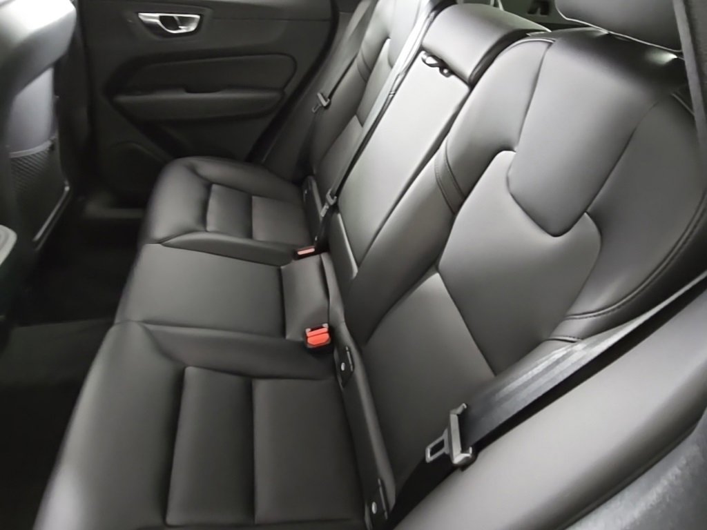 Used 2024 Volvo XC60 B5 Core w/ Protection Package Premier image 17