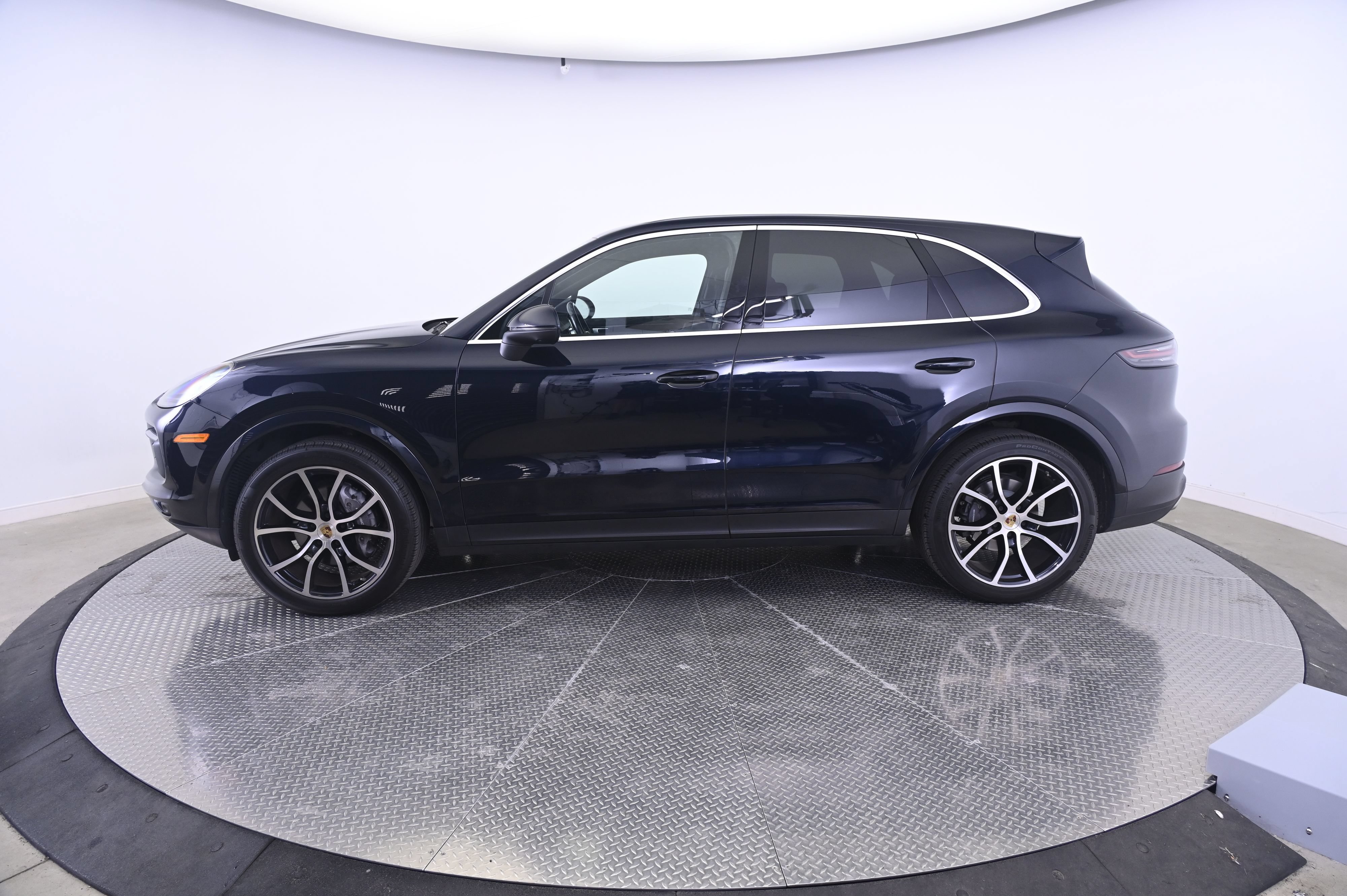 Certified 2020 Porsche Cayenne AWD/4WD image 2