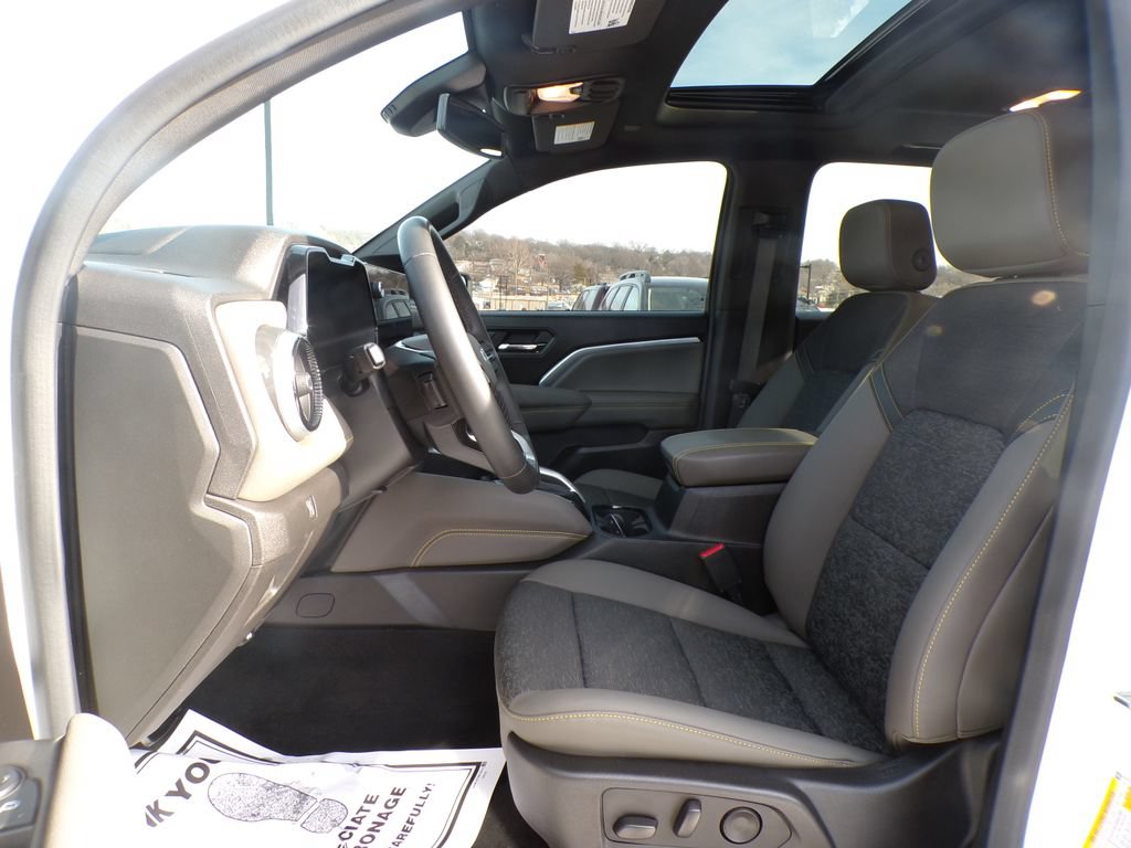 Used 2024 Chevrolet Colorado ZR2 w/ Technology Package AWD/4WD image 14