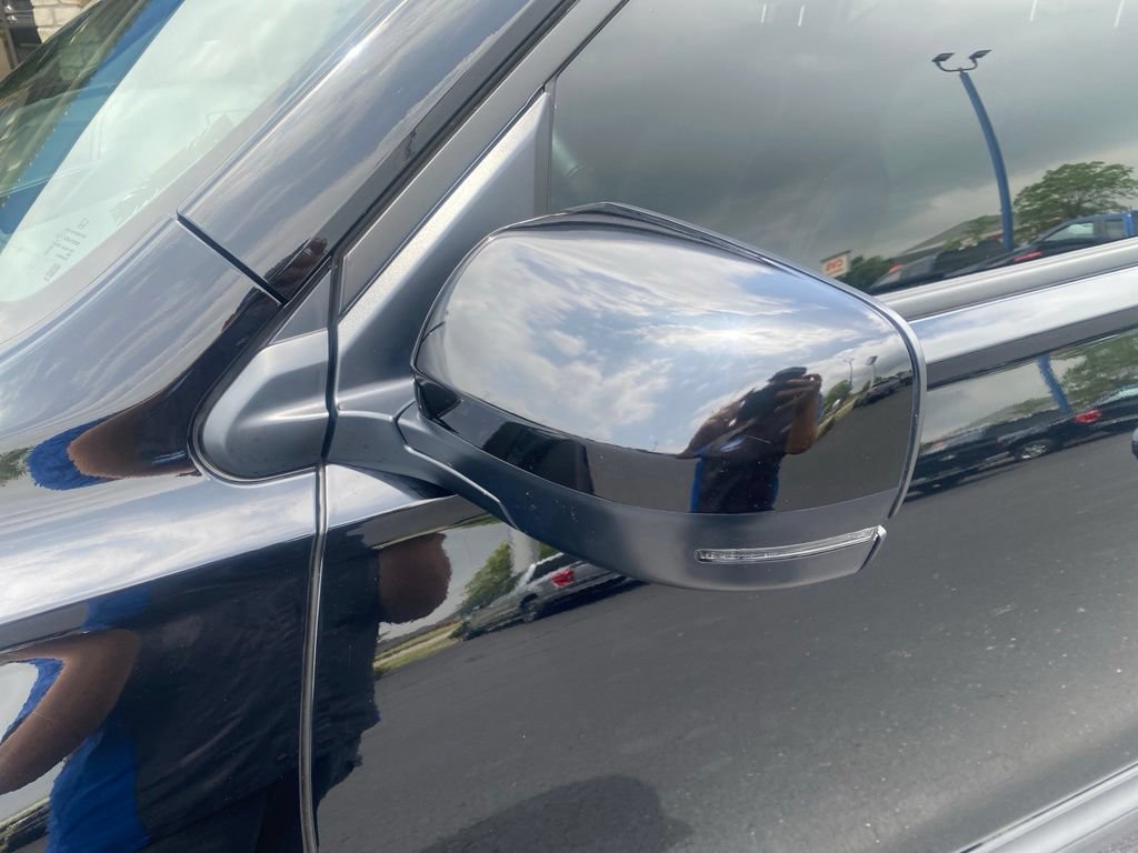 Used 2025 Honda Pilot Black Edition image 10