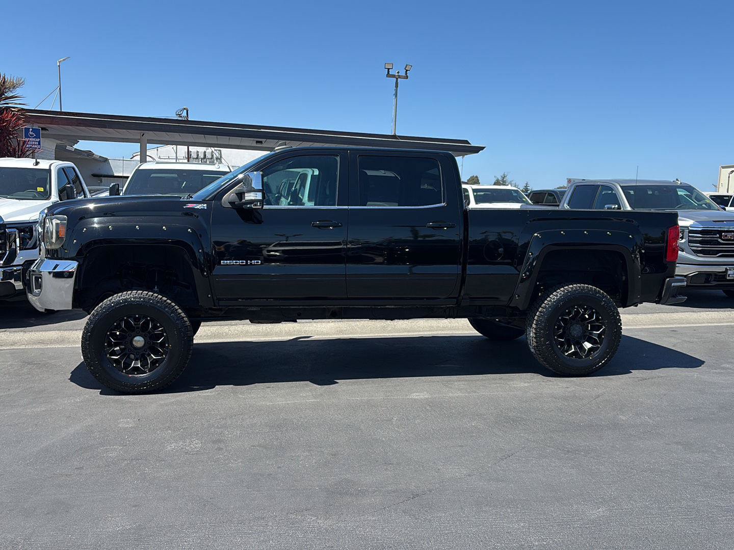 Used 2015 GMC Sierra 2500 SLE w/ SLE Preferred Package AWD/4WD image 2