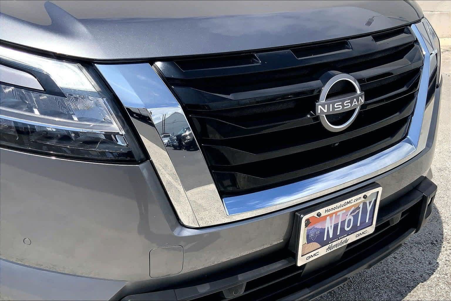 Used 2022 Nissan Pathfinder Platinum w/ Cargo Package FWD image 33