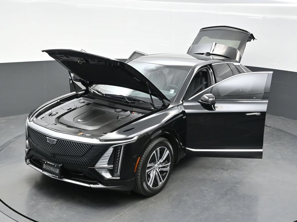 Certified 2024 Cadillac Lyriq Luxury AWD/4WD image 36