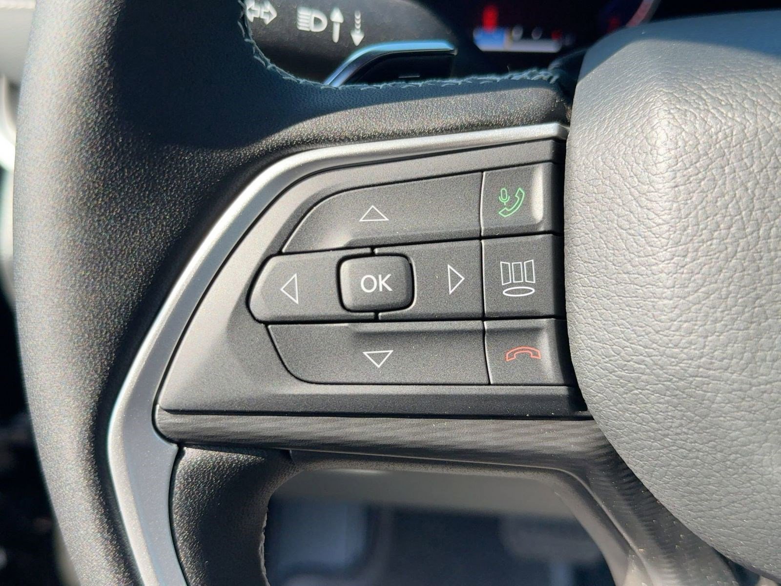 New 2025 Jeep Grand Cherokee Altitude image 15