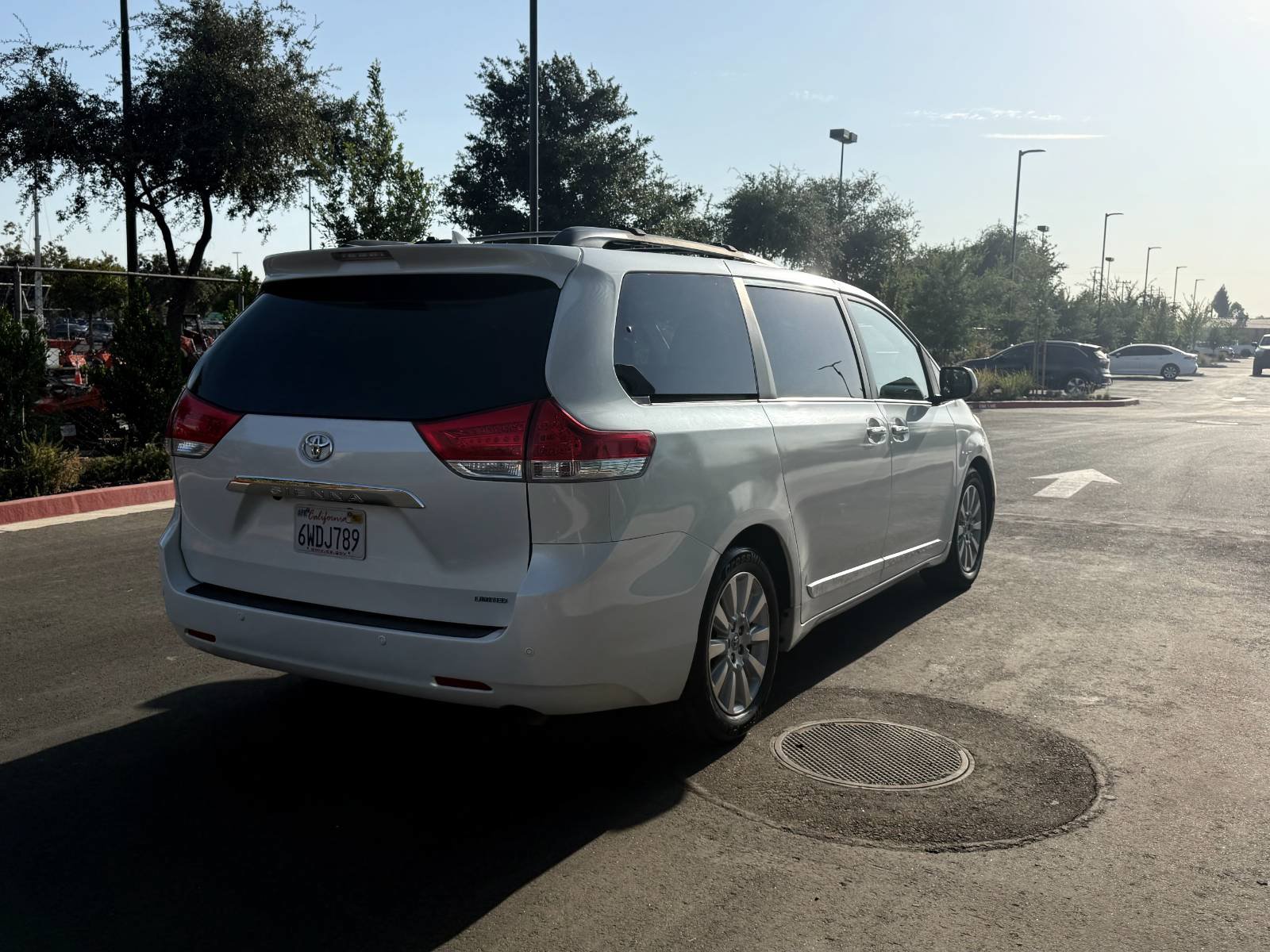 Used 2012 Toyota Sienna Limited w/ Premium Pkg FWD image 6