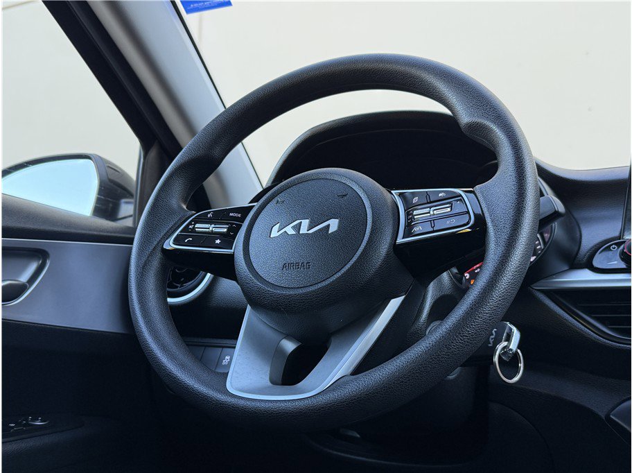 Used 2022 Kia Forte LXS image 9