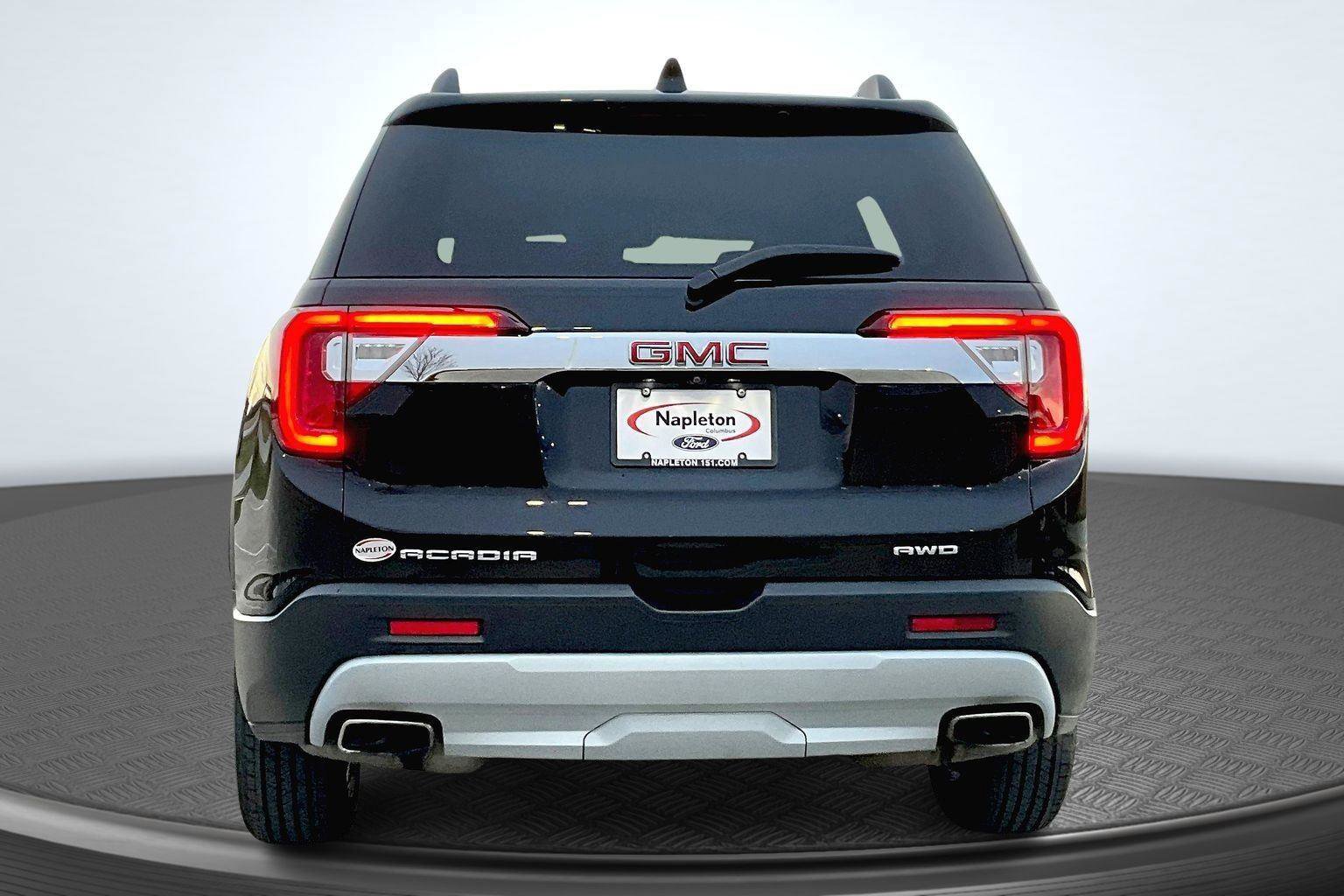 Used 2023 GMC Acadia SLT w/ Technology Package image 4