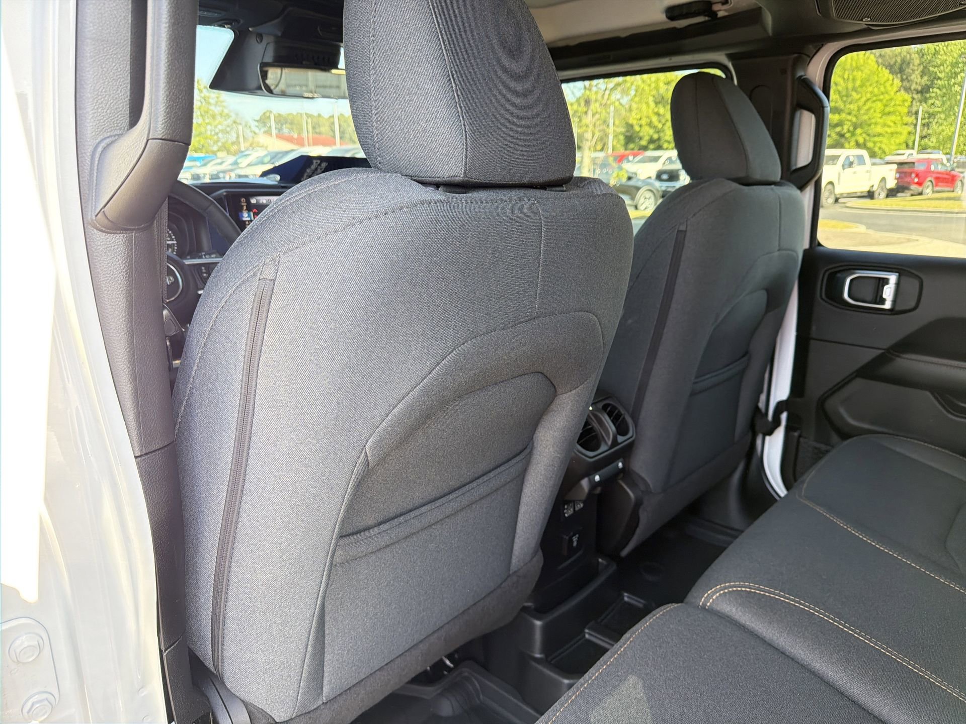 Used 2025 Jeep Wrangler Unlimited Sahara AWD/4WD image 21