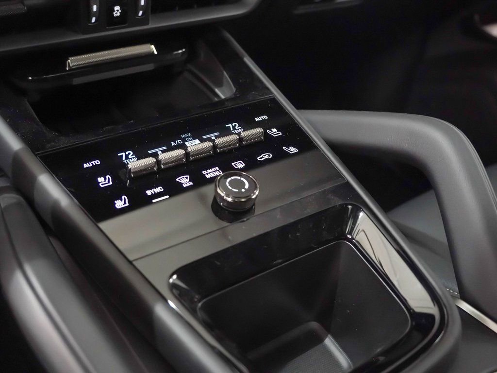 Certified 2025 Porsche Cayenne Turbo image 33