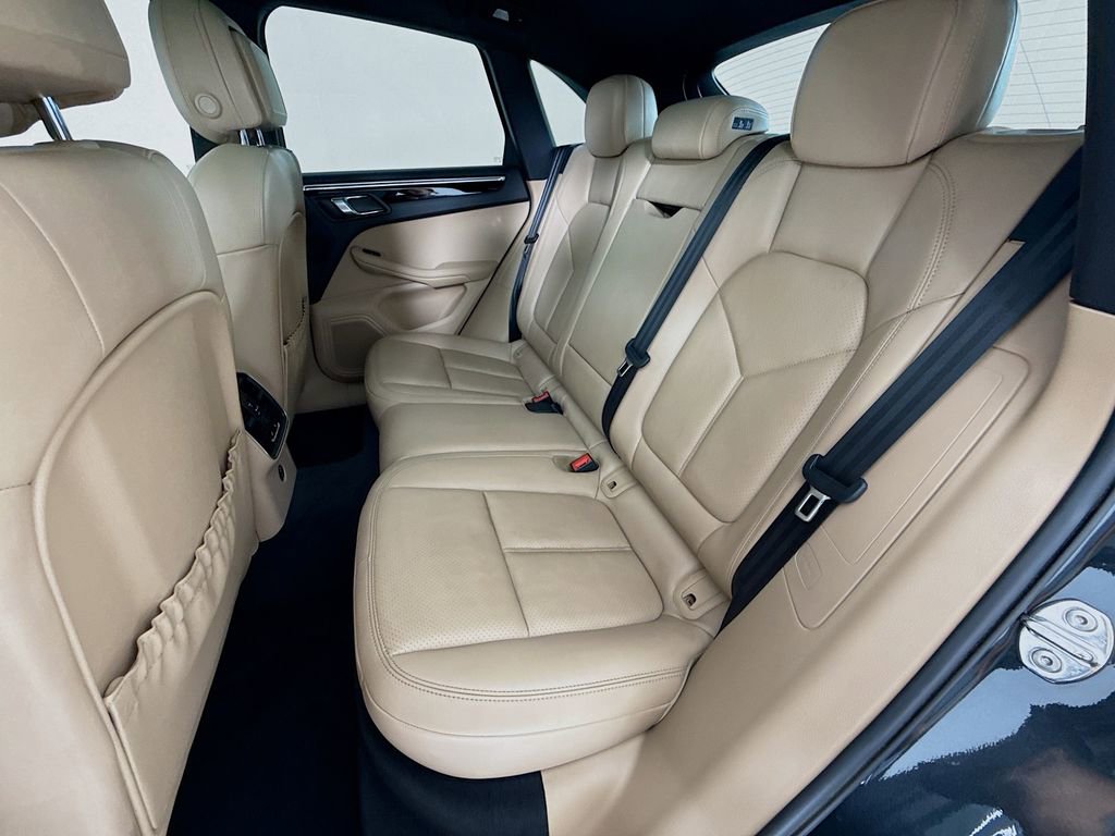 Certified 2023 Porsche Macan Turbo image 24