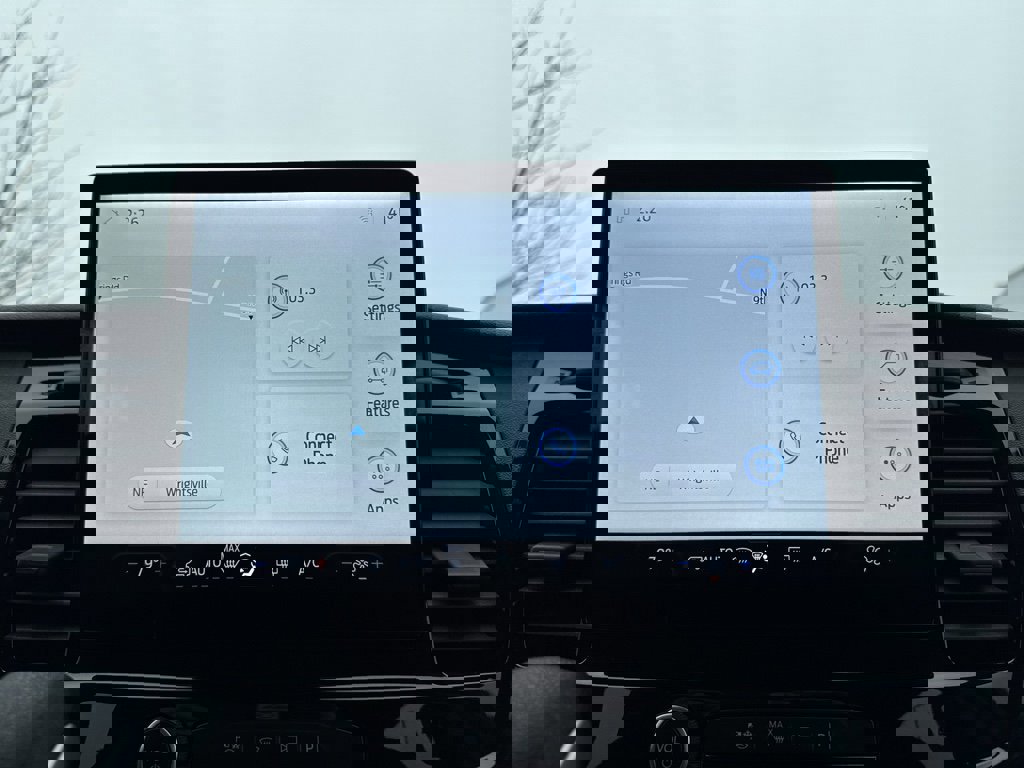 Used 2023 Ford Transit 350 XLT image 18