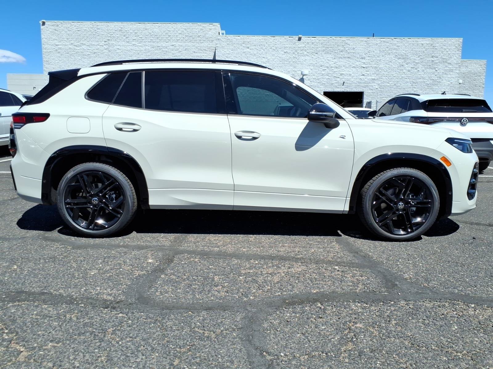 New 2026 Volkswagen Tiguan SE R-Line FWD image 5