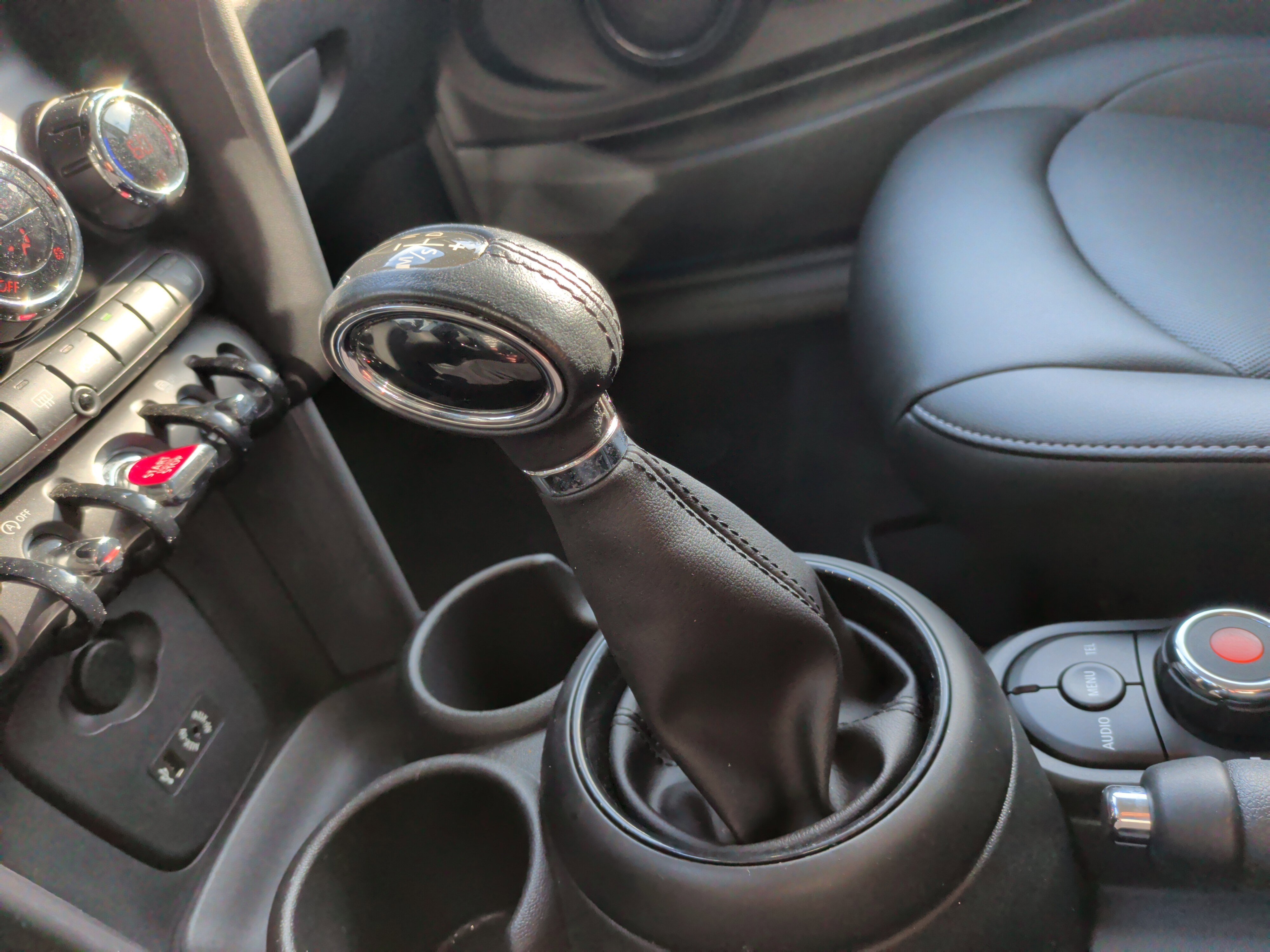 Used 2018 MINI Cooper 2-Door Hardtop image 25