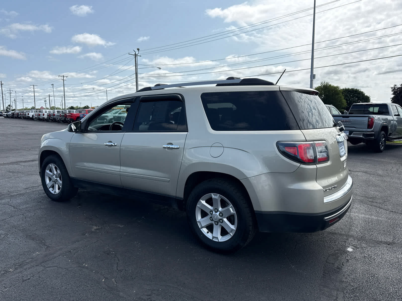Used 2015 GMC Acadia SLE FWD image 3