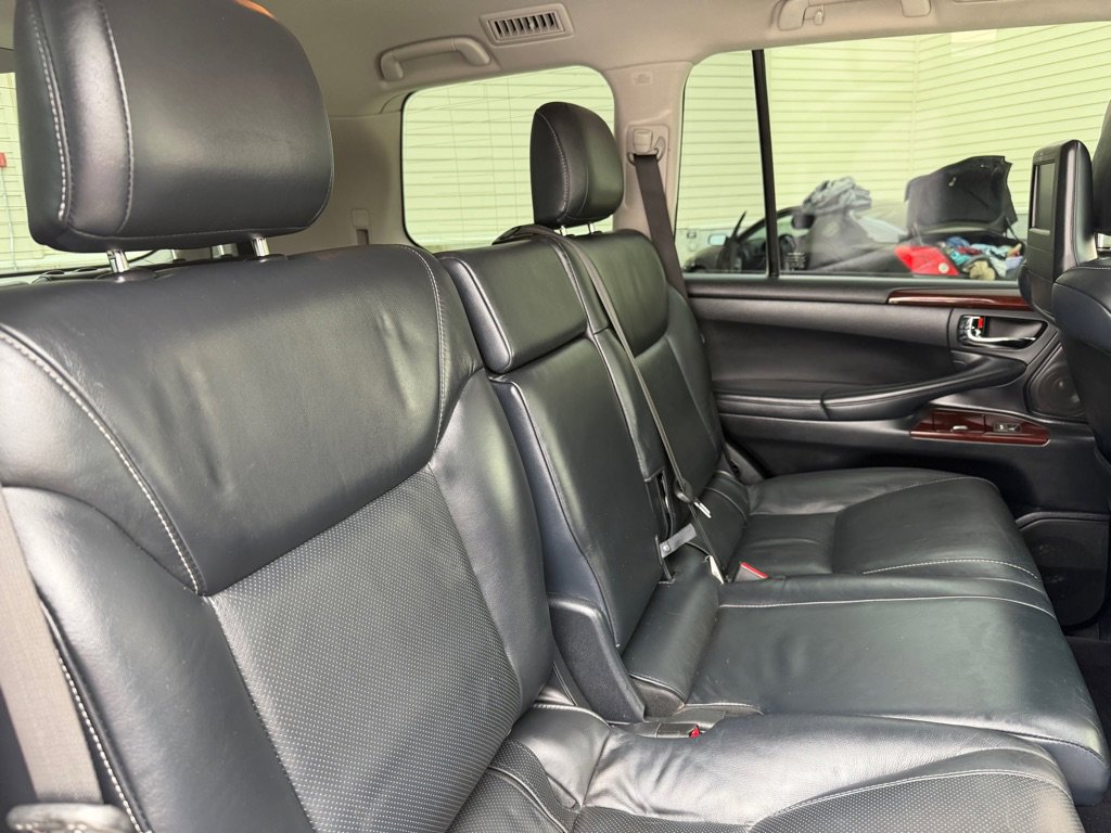 Used 2013 Lexus LX 570 4WD w/ Luxury Pkg image 16