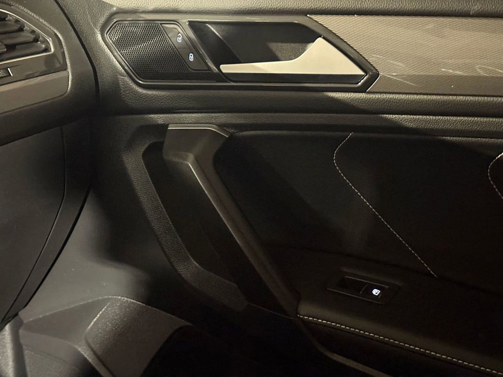 Used 2023 Volkswagen Tiguan SE image 24